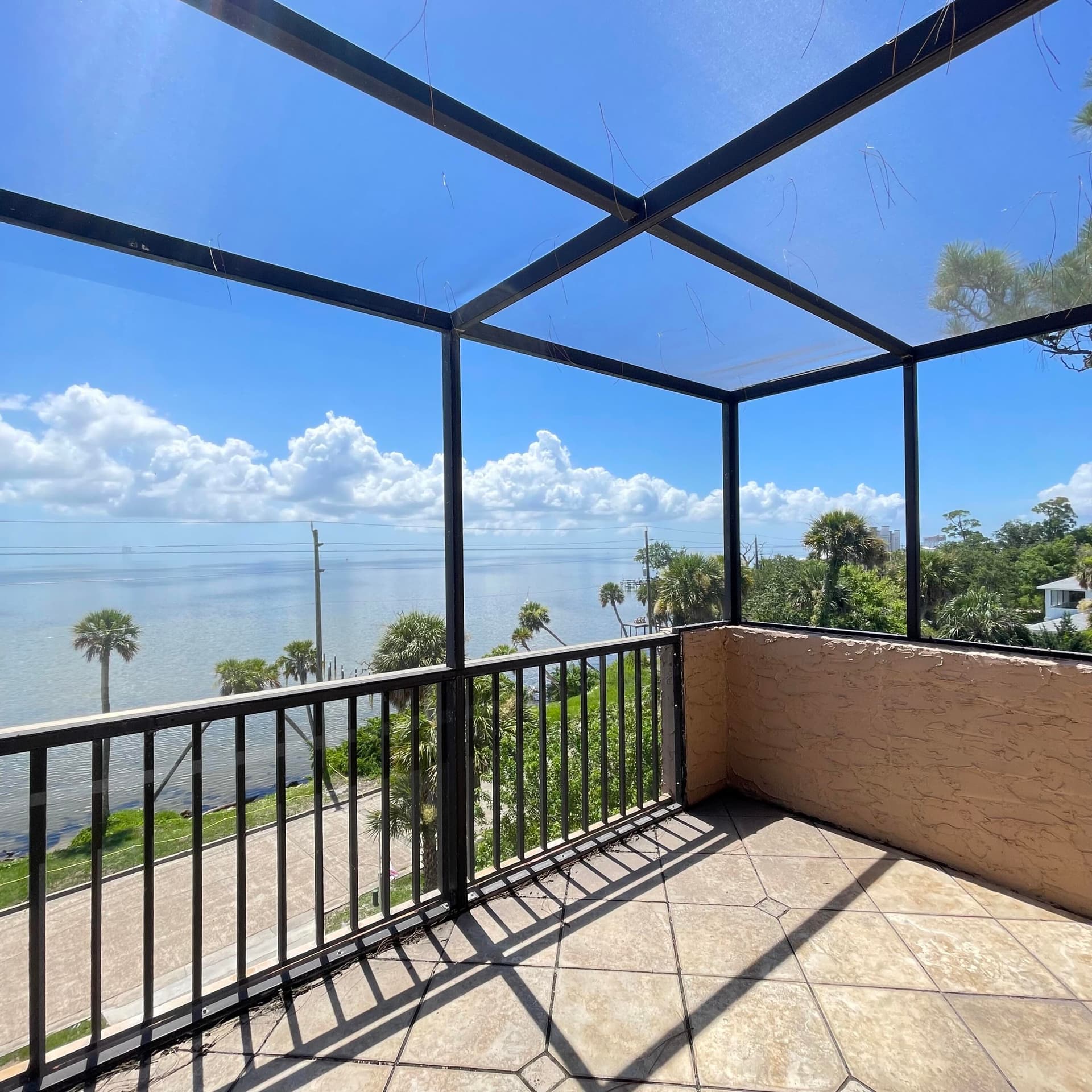 1540 Riverside Drive 14 photo 4
