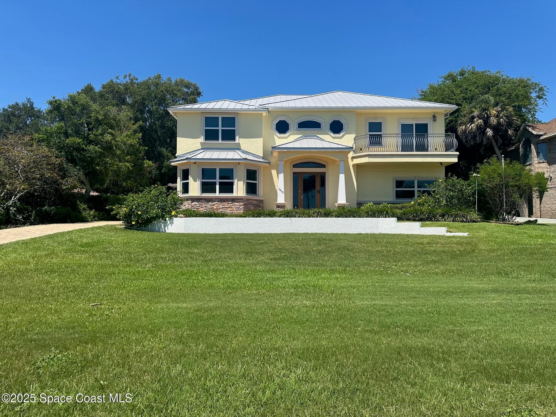 1613 N Indian River Drive photo 1