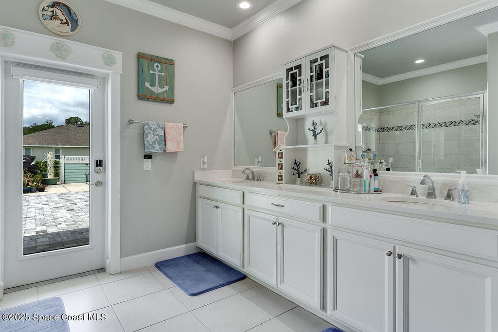 5250 Riveredge Drive photo 18