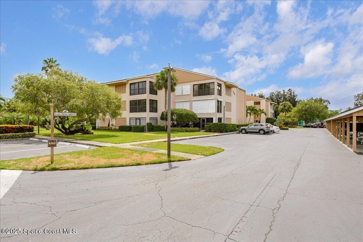 6165 S Mirror Lake Drive 103 photo 3