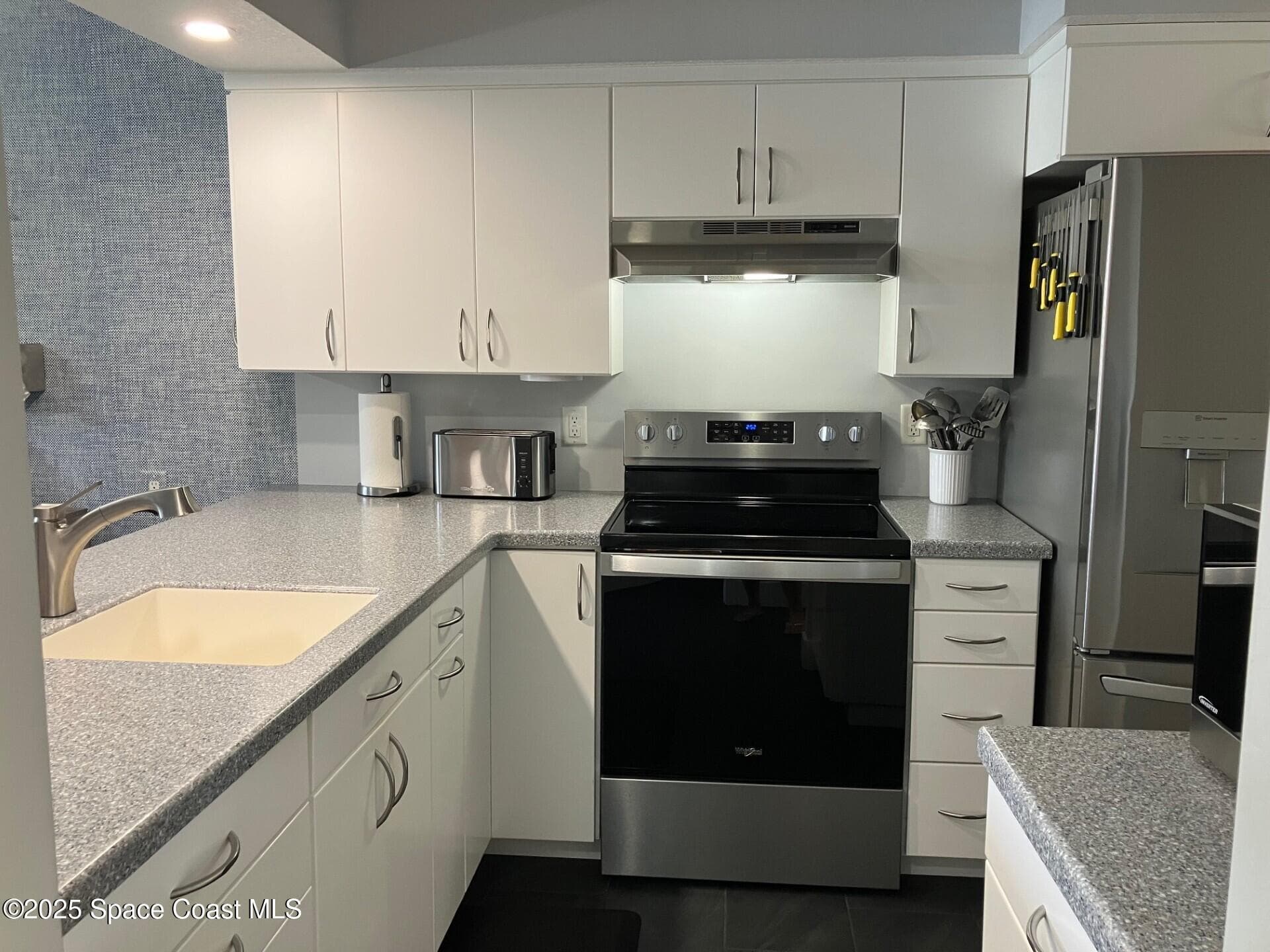 1420 Huntington Lane N 2105 photo 7