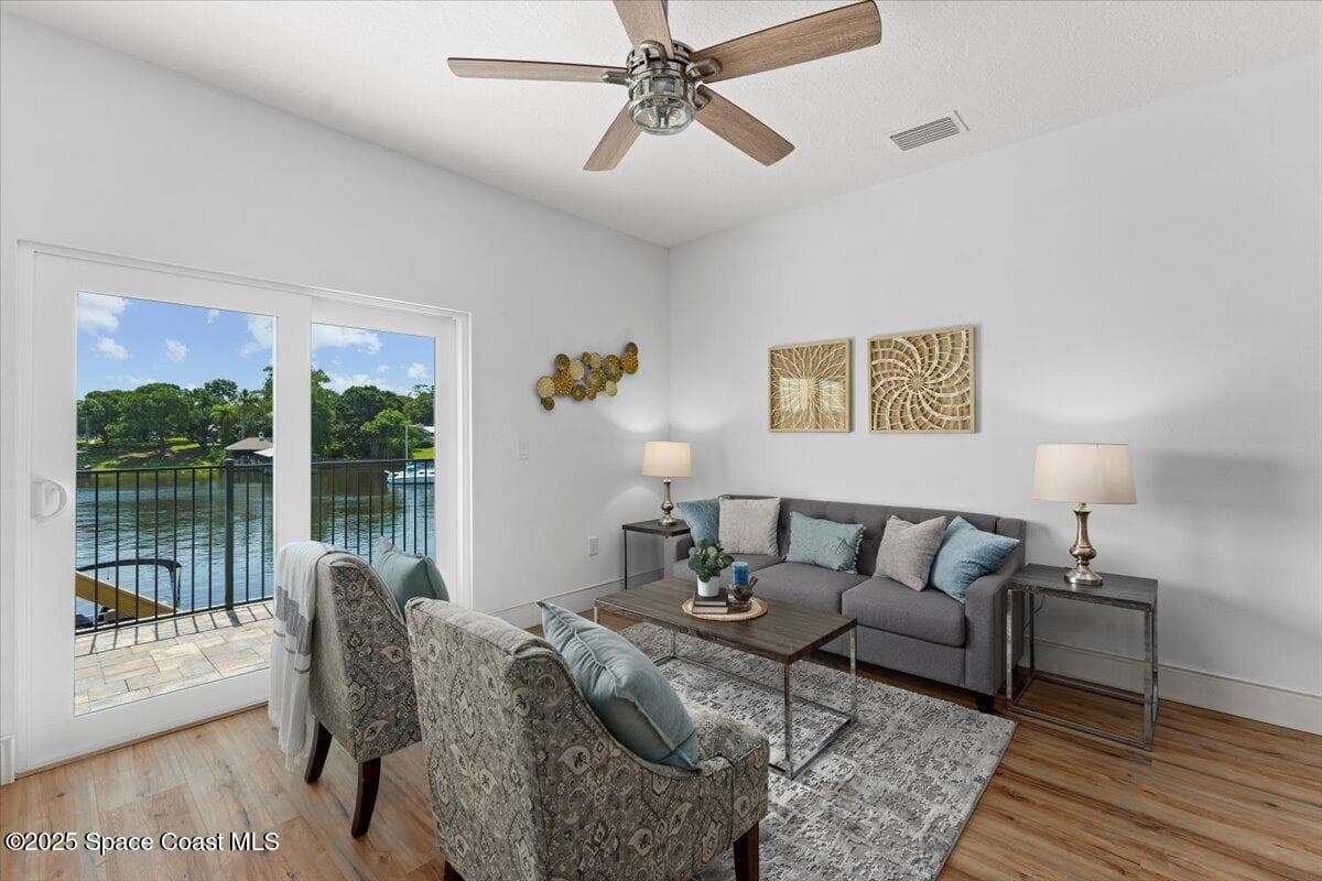 913 Paddleboard Court photo 3