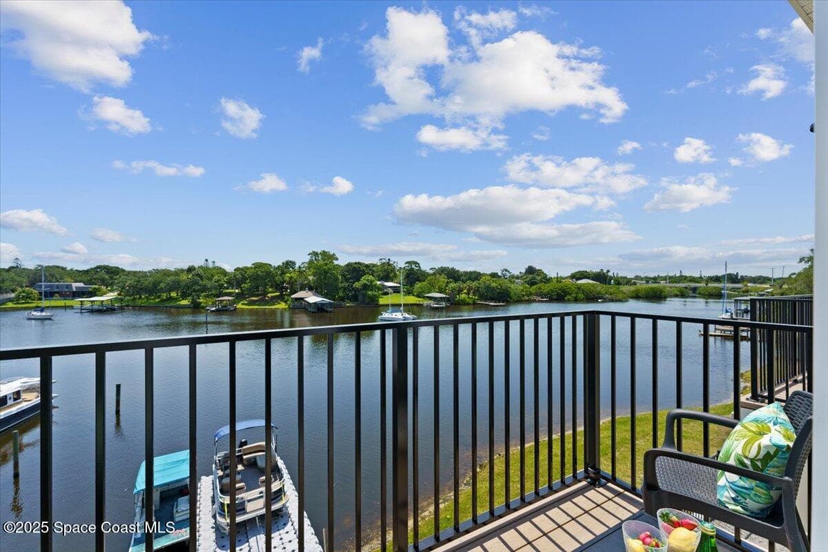 913 Paddleboard Court photo 4