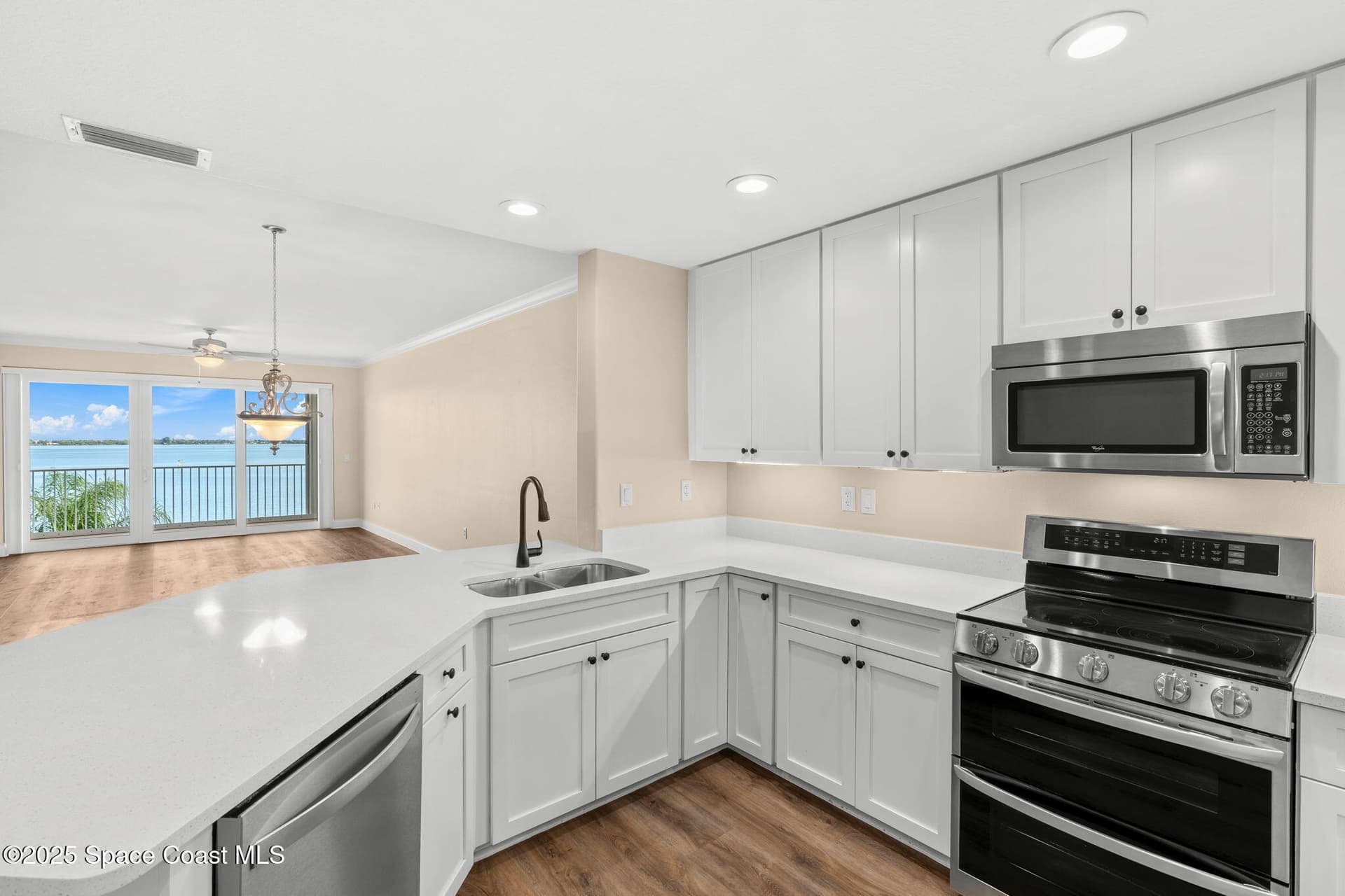4007 N Harbor City Boulevard 402 photo 14