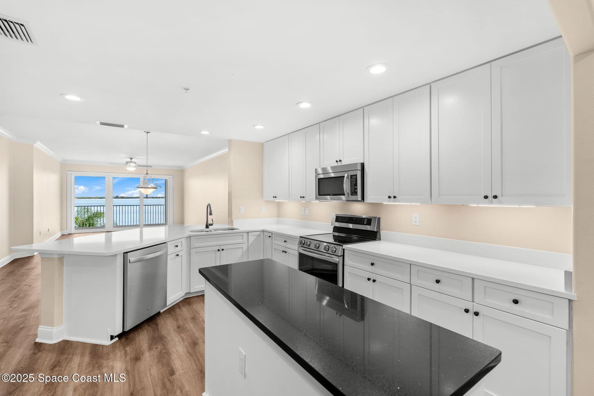 4007 N Harbor City Boulevard 402 photo 16
