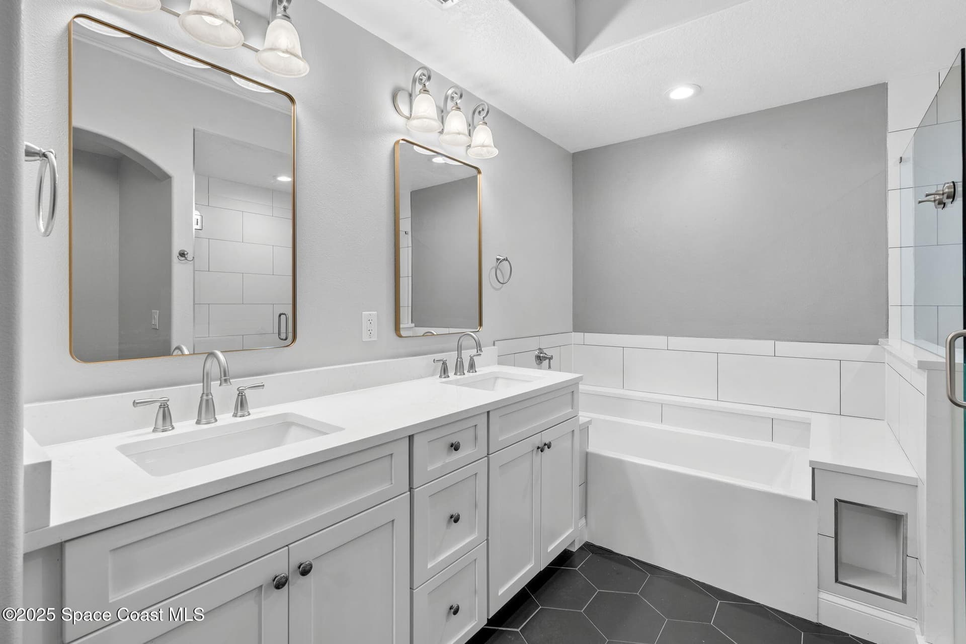4007 N Harbor City Boulevard 402 photo 20