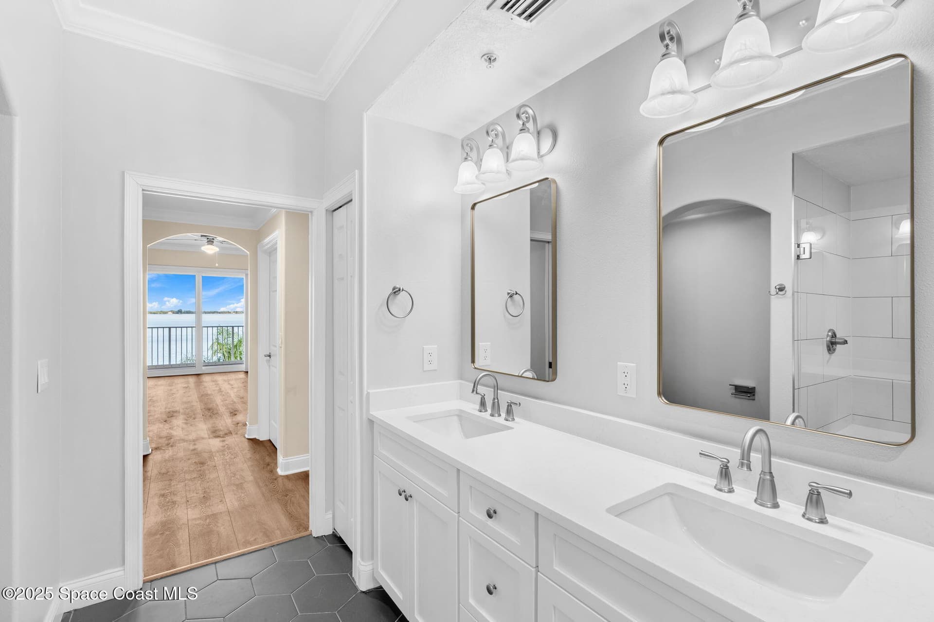 4007 N Harbor City Boulevard 402 photo 22