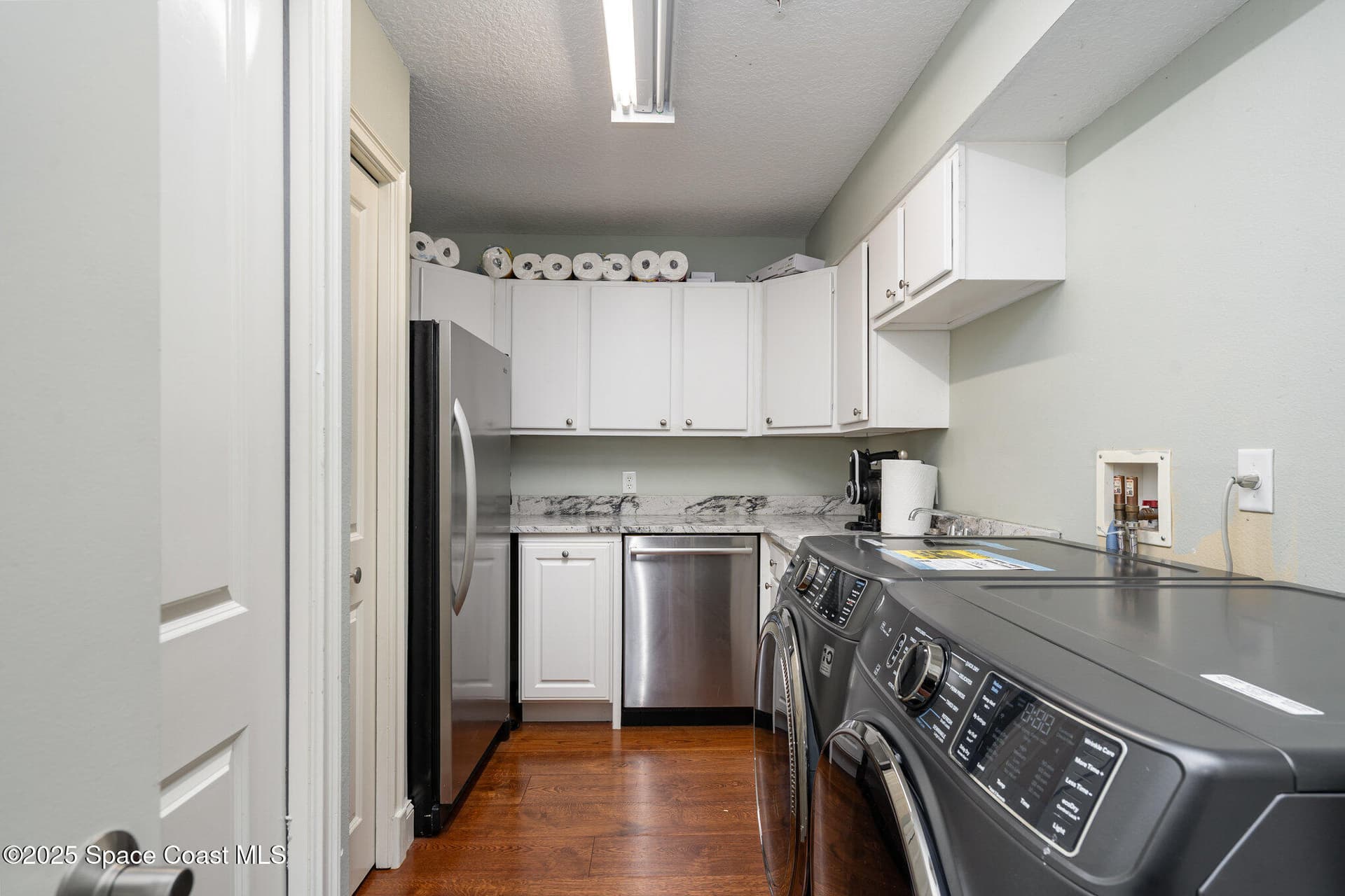 29 Riverside Drive 203 photo 12