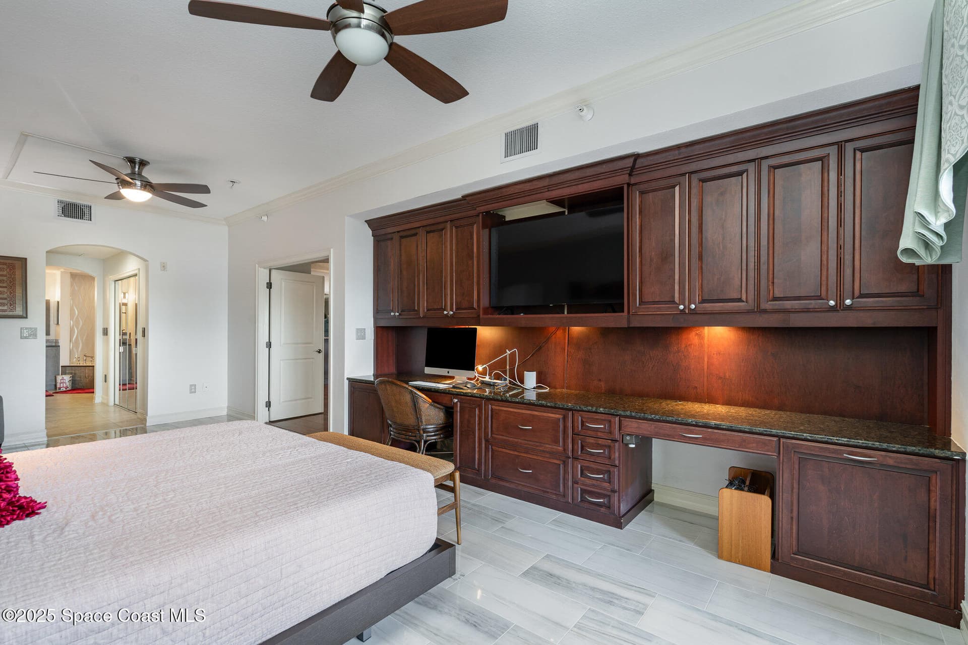 29 Riverside Drive 203 photo 20