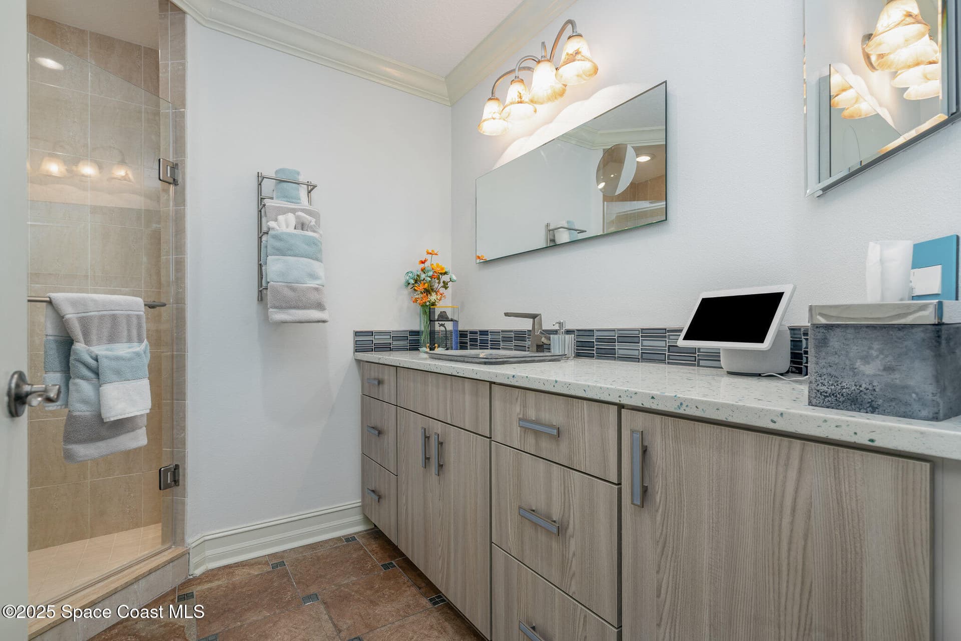 29 Riverside Drive 203 photo 13
