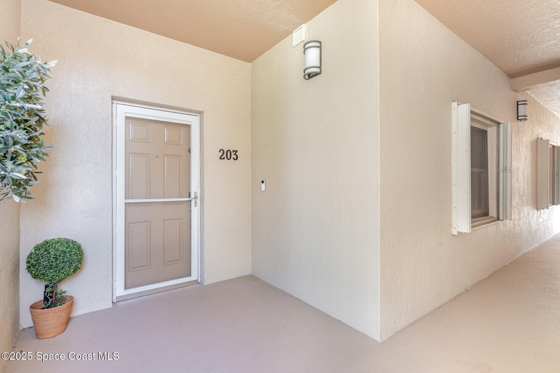 29 Riverside Drive 203 photo 2