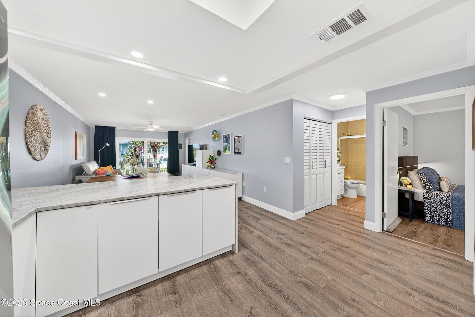 8000 Ridgewood Avenue 207 photo 13