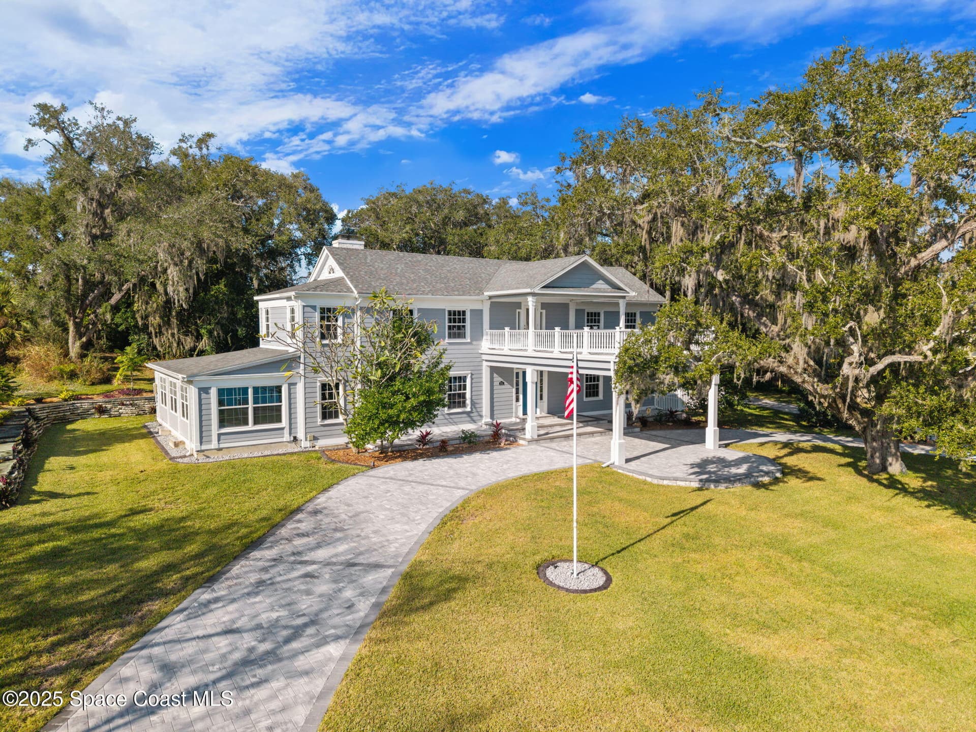 875 N Indian River Drive photo 1