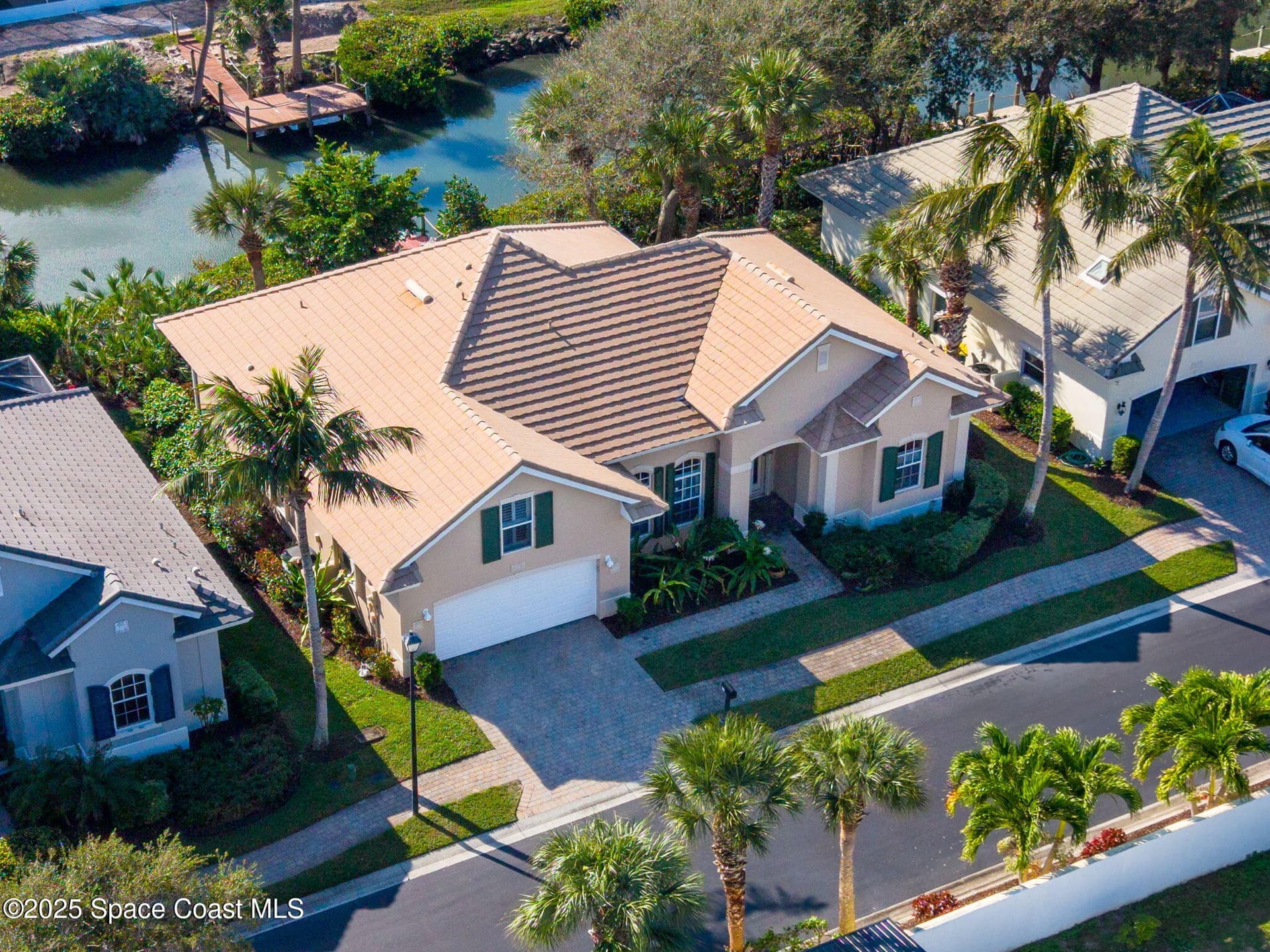 379 Pentland Drive photo 1