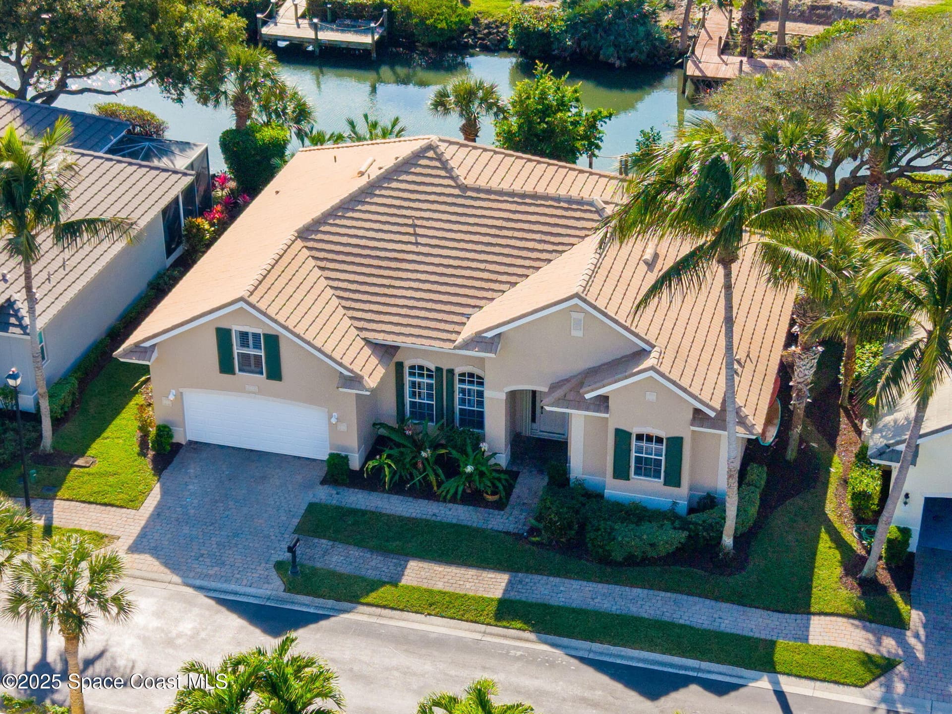 379 Pentland Drive photo 2