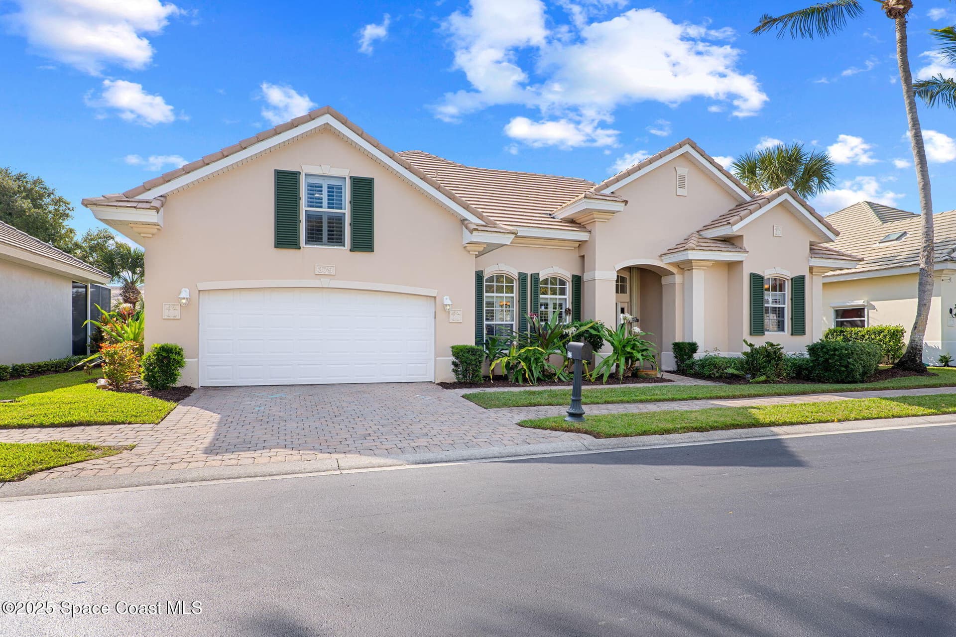 379 Pentland Drive photo 3