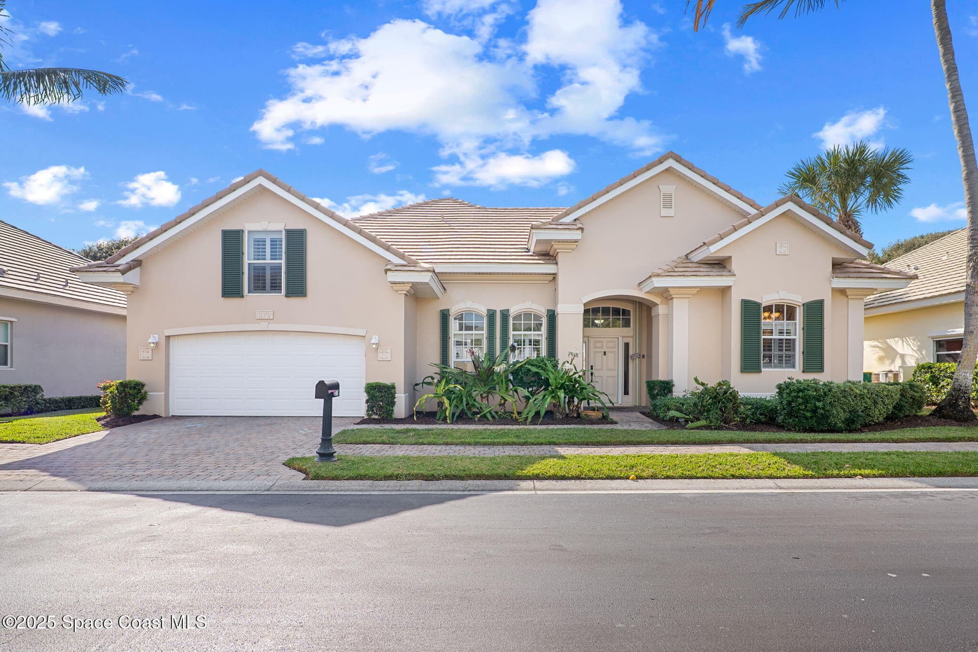 379 Pentland Drive photo 4