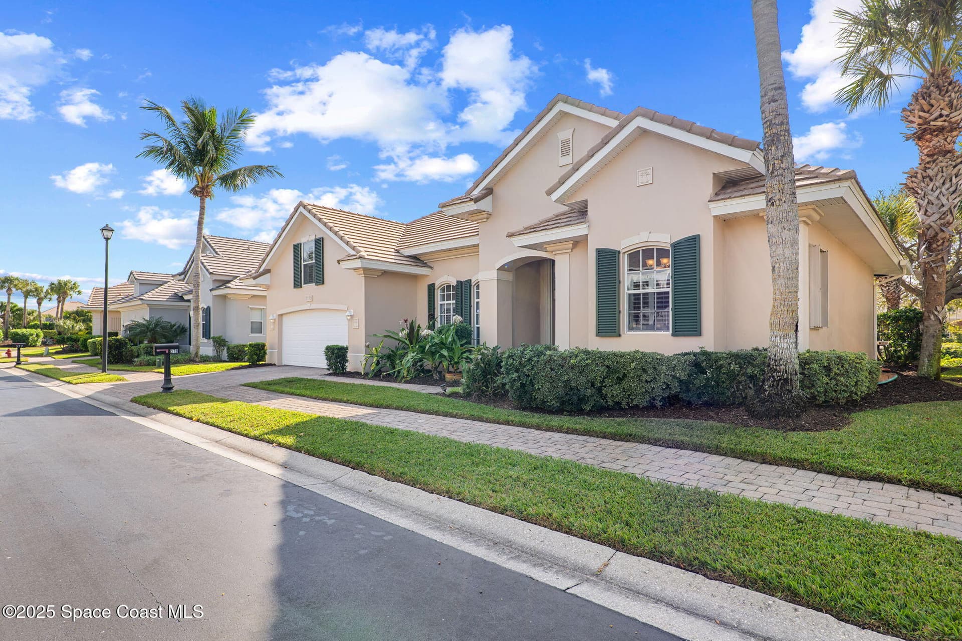 379 Pentland Drive photo 5