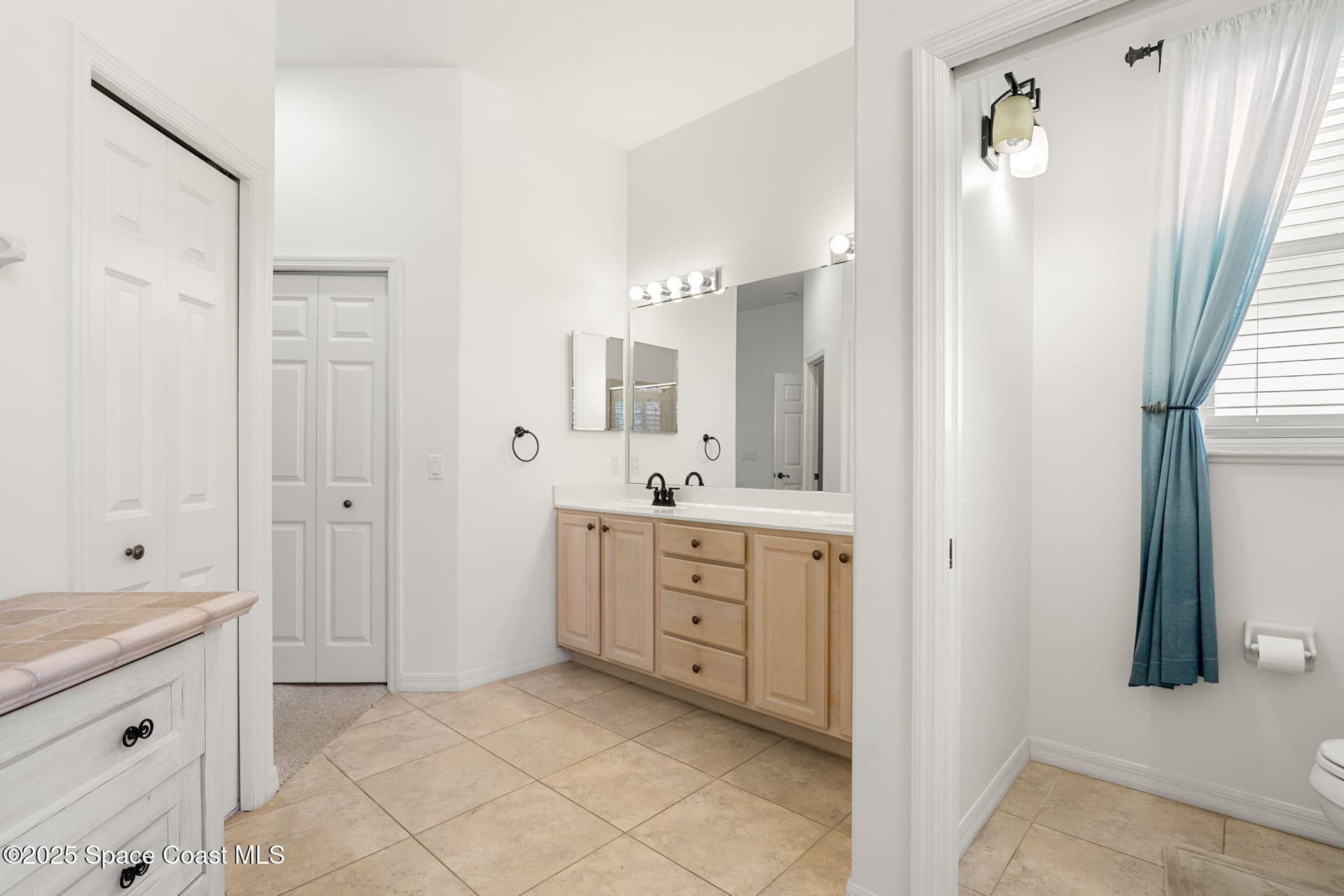 379 Pentland Drive photo 14