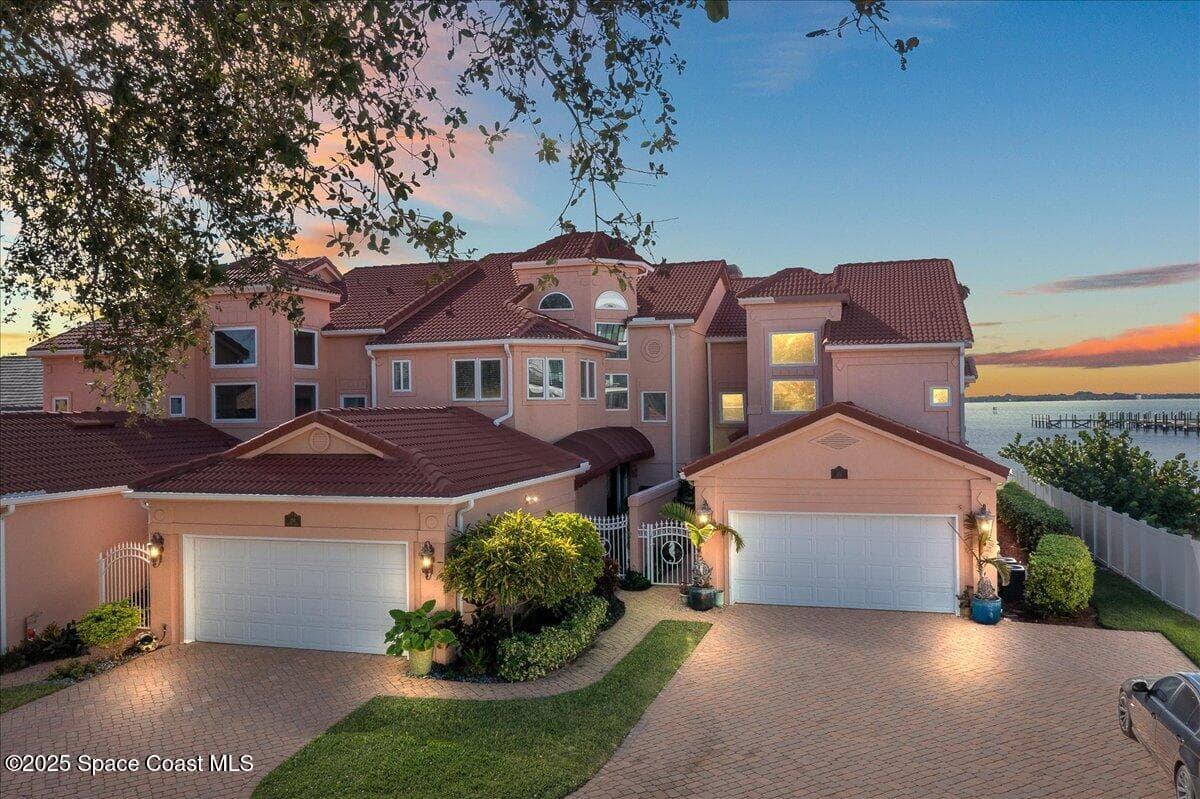 254 Seaview Street B photo 1