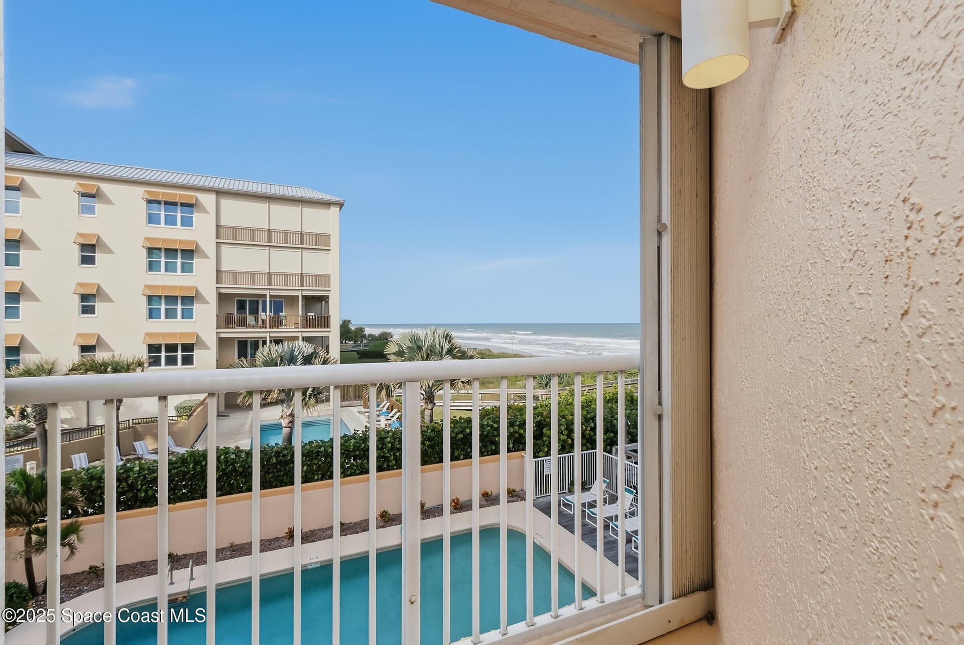 735 N Highway A1a 302 photo 9