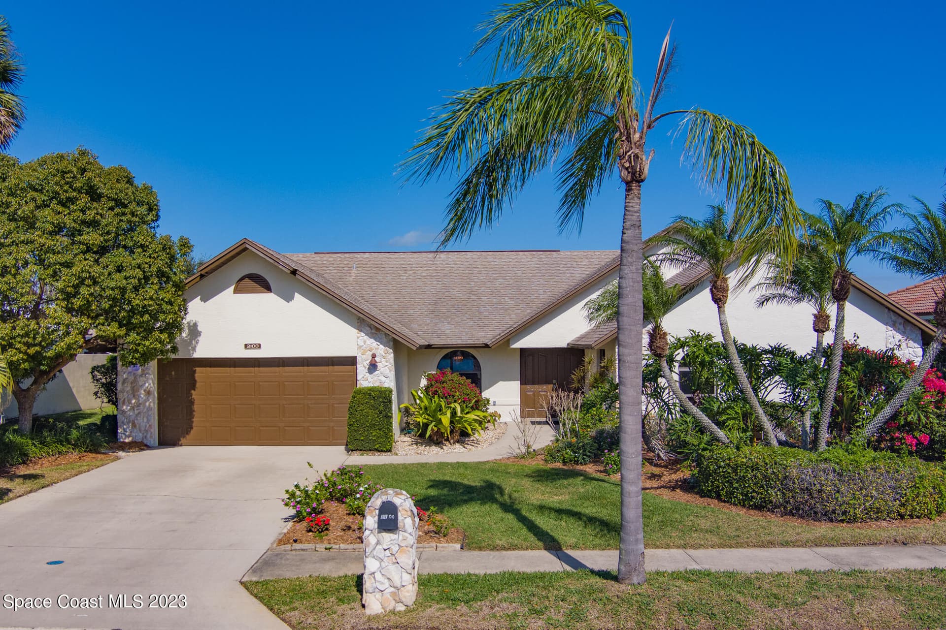 2100 Leeward Lane photo 1