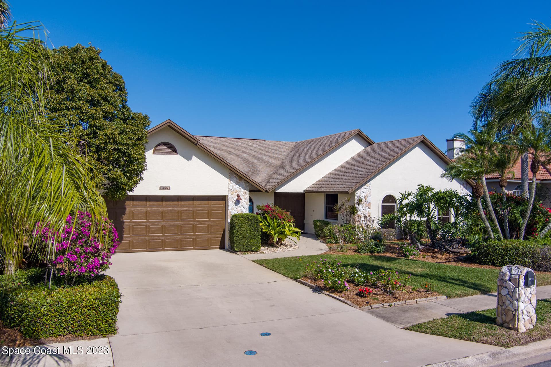 2100 Leeward Lane photo 3