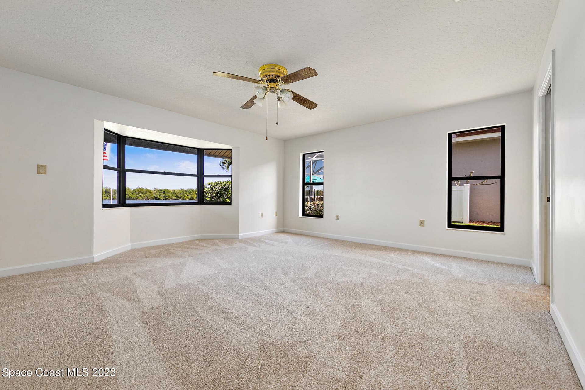 2100 Leeward Lane photo 18