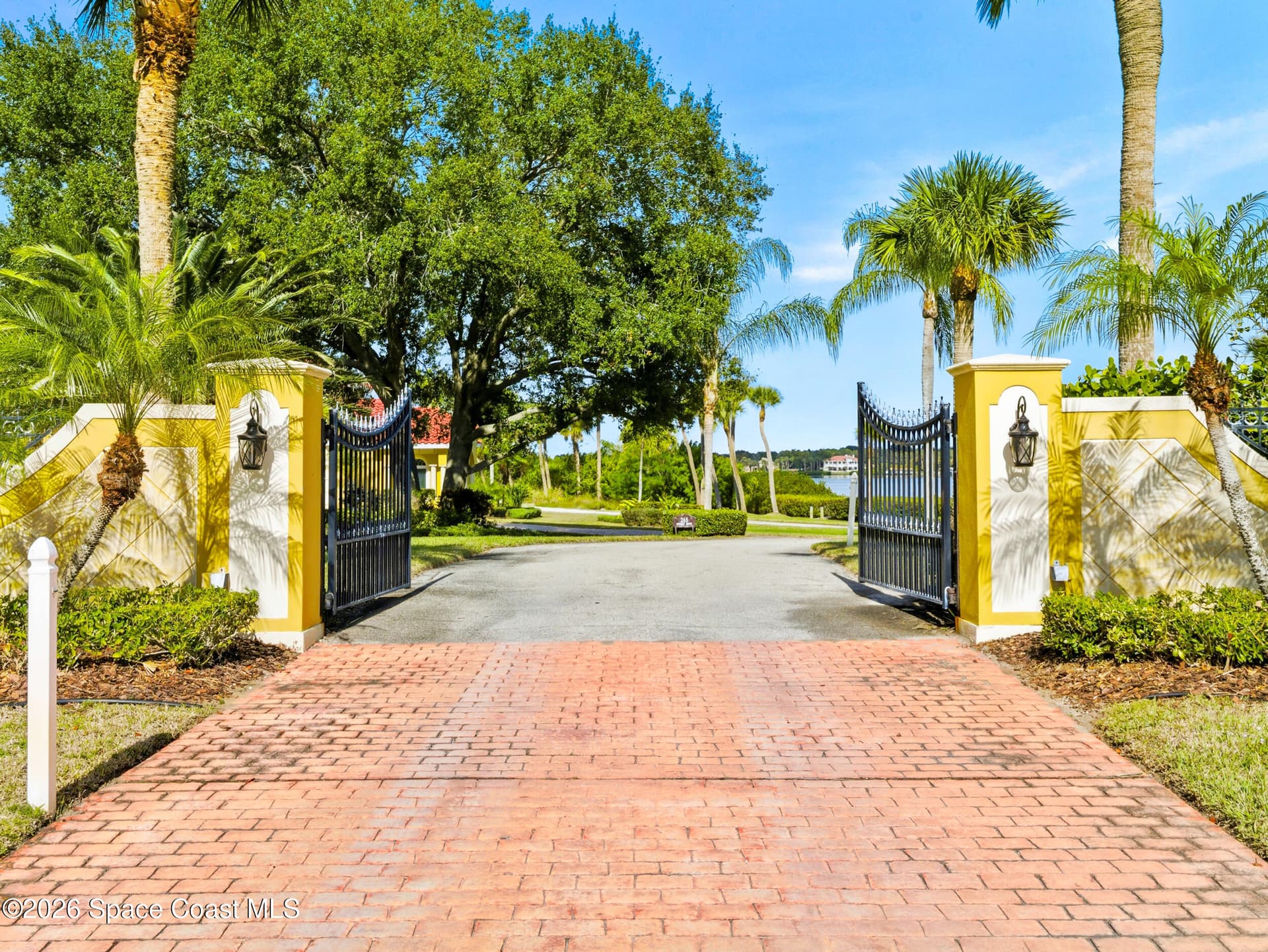 265 Stewart Drive photo 4