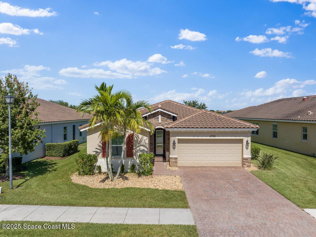1786 Berkshire Circle SW photo 3