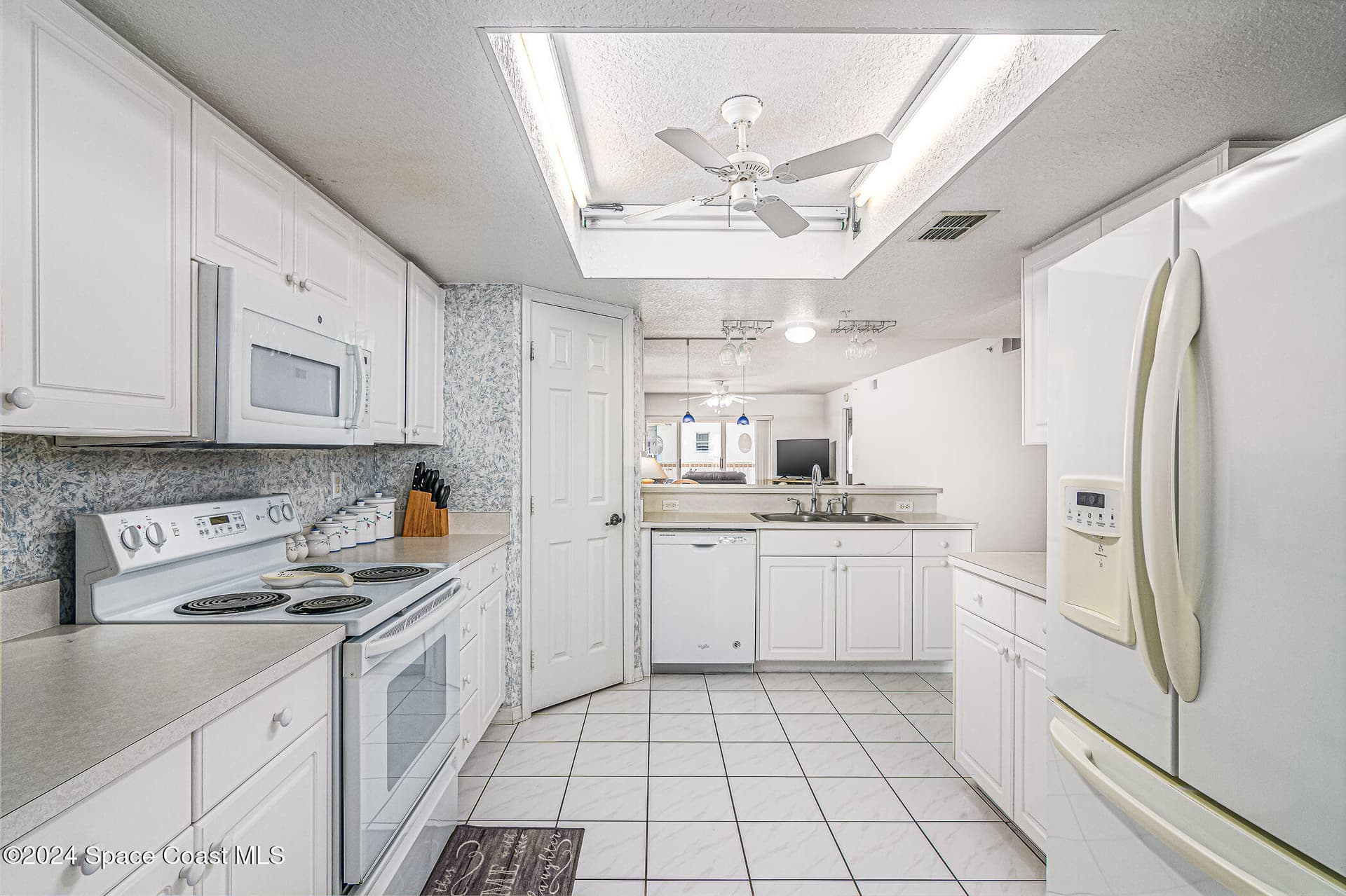 601 Shorewood Drive G402 photo 5