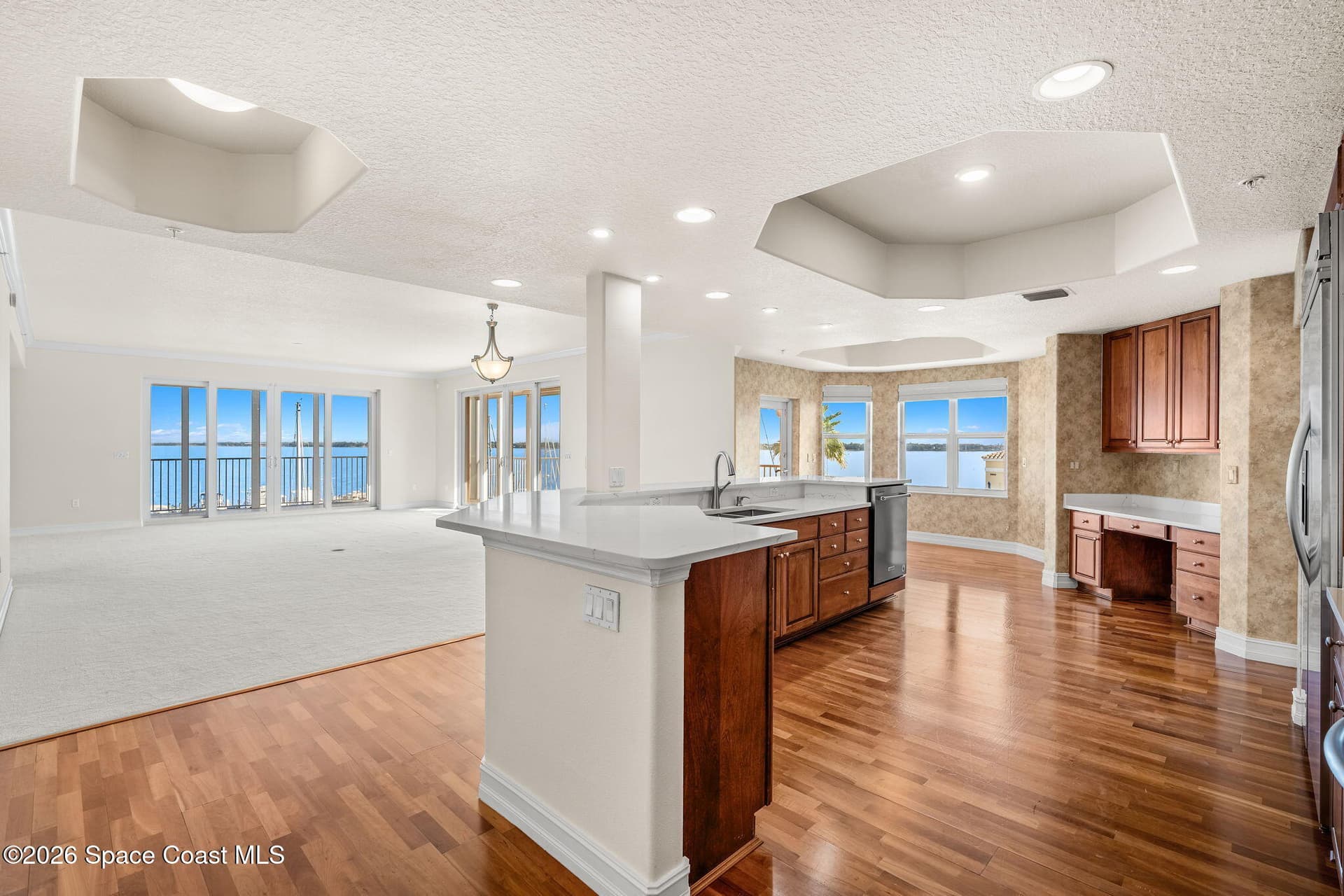 93 Delannoy Avenue 405 photo 4