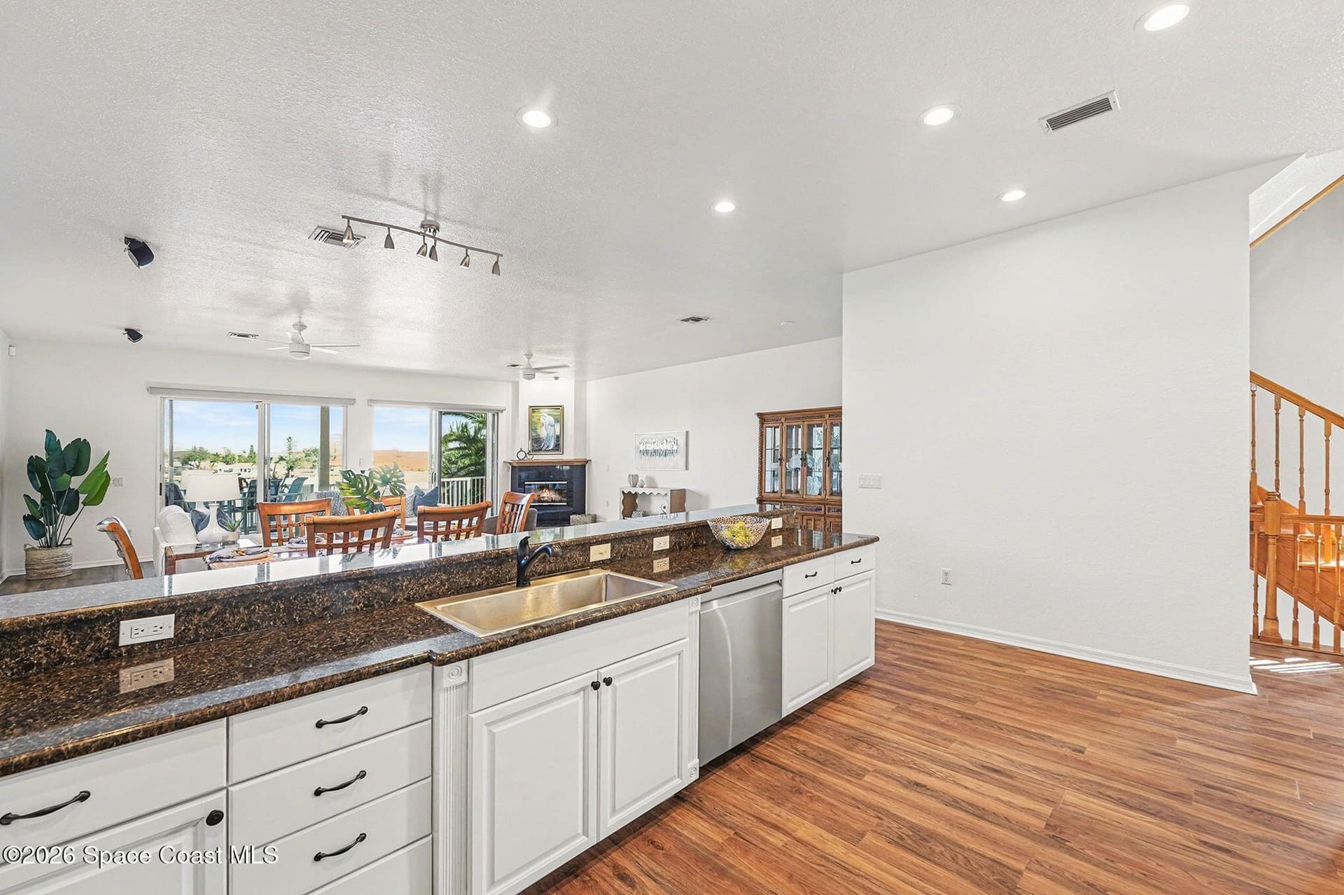 14215 N Bayshore Drive W photo 11