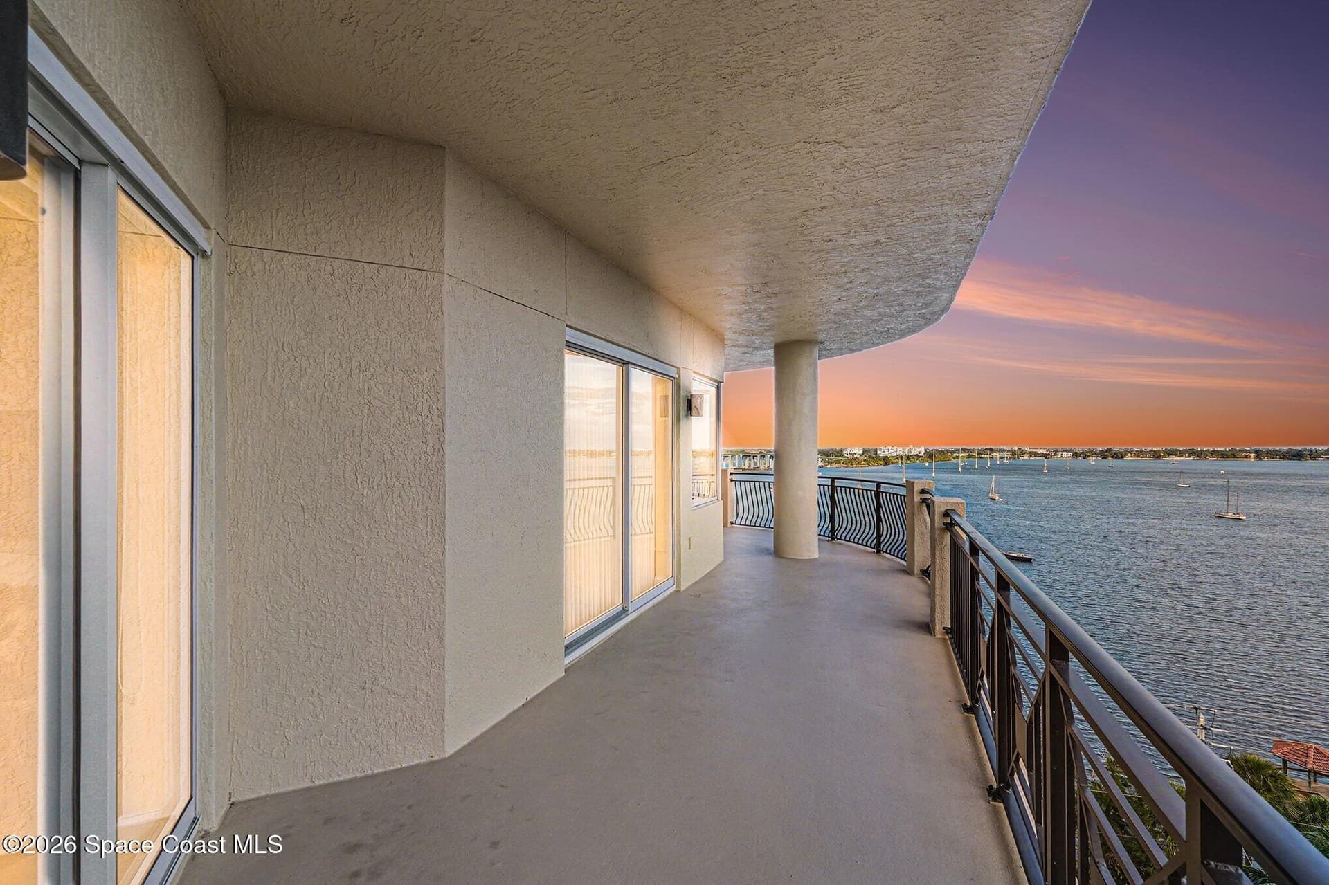 21 Riverside Drive 902 photo 19