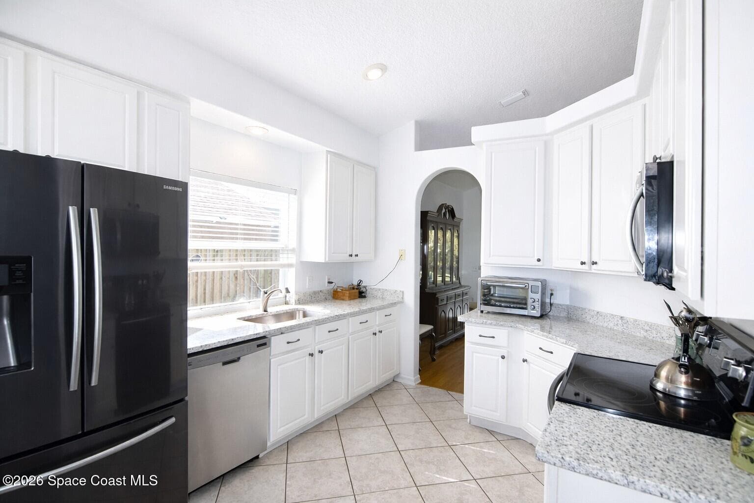 1594 Stafford Avenue photo 3