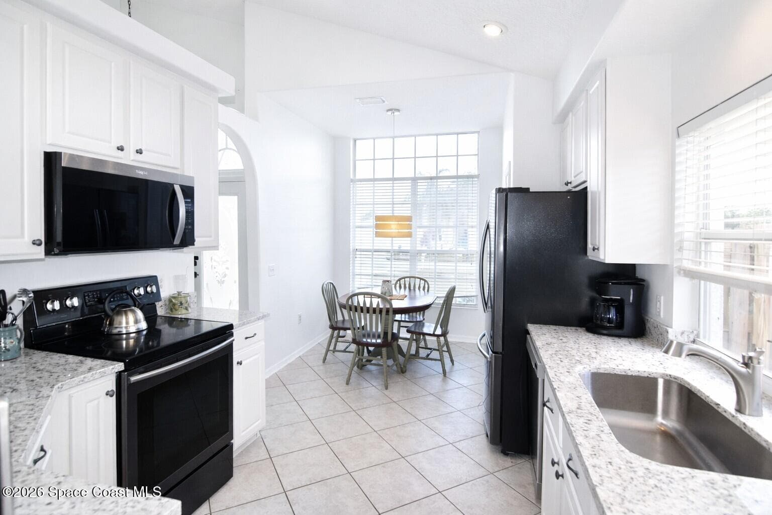 1594 Stafford Avenue photo 4