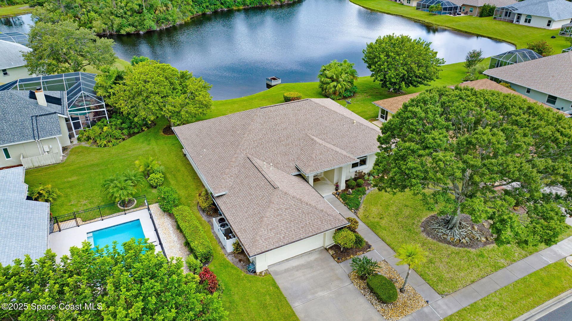 5731 Herons Landing Drive photo 2