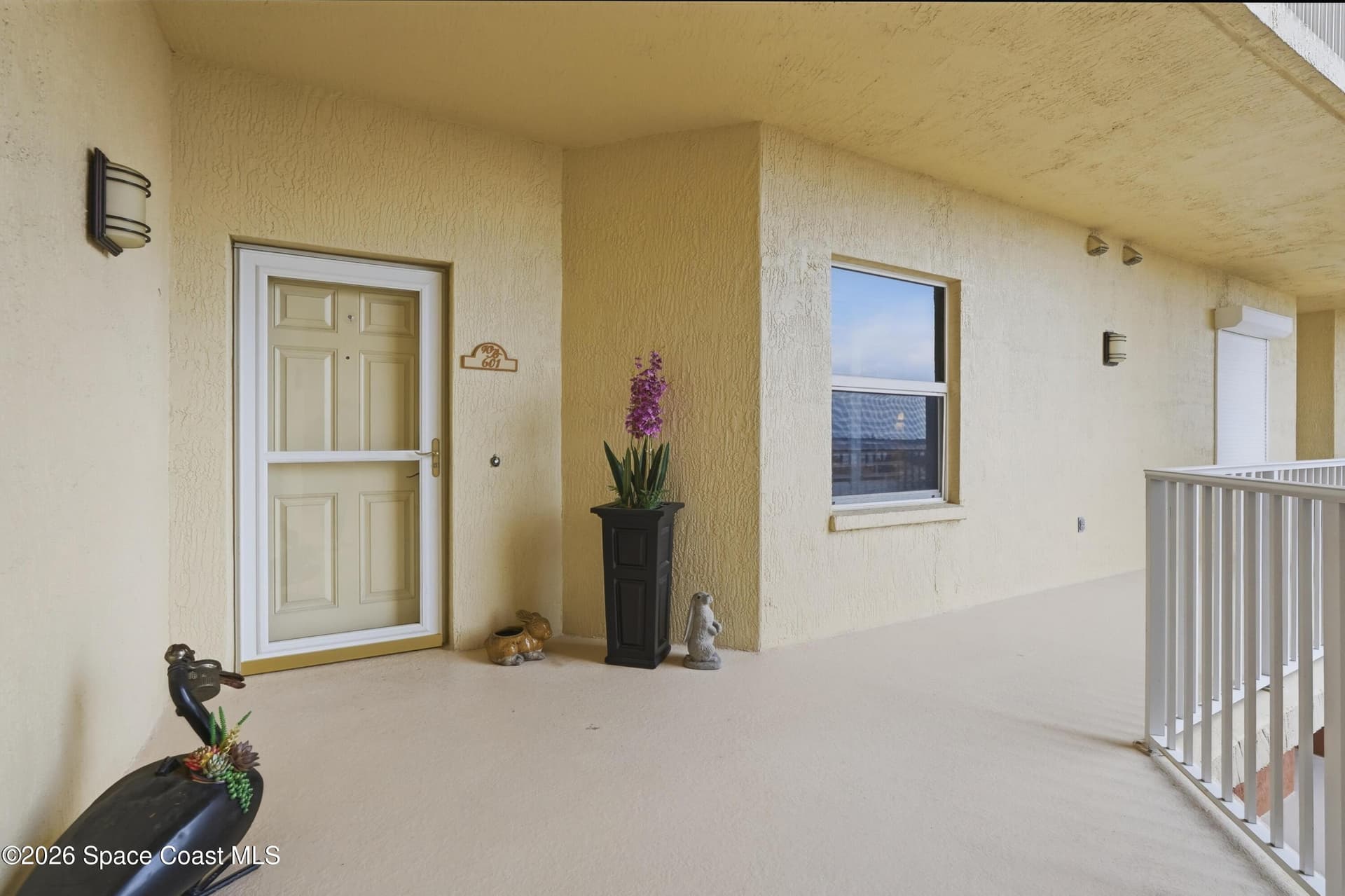 93 Delannoy Avenue 601 photo 2