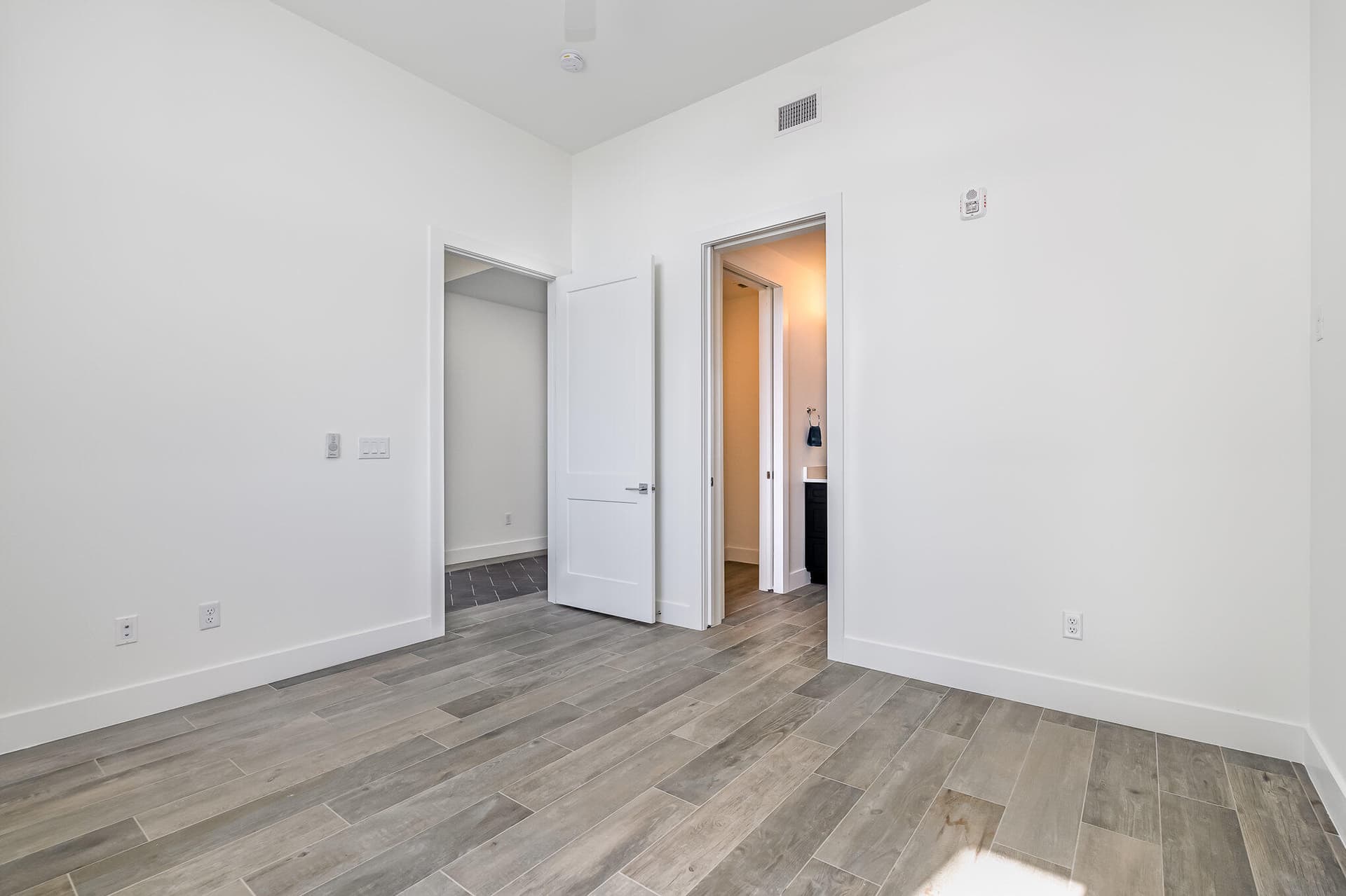 205 Strand Drive 401 photo 16