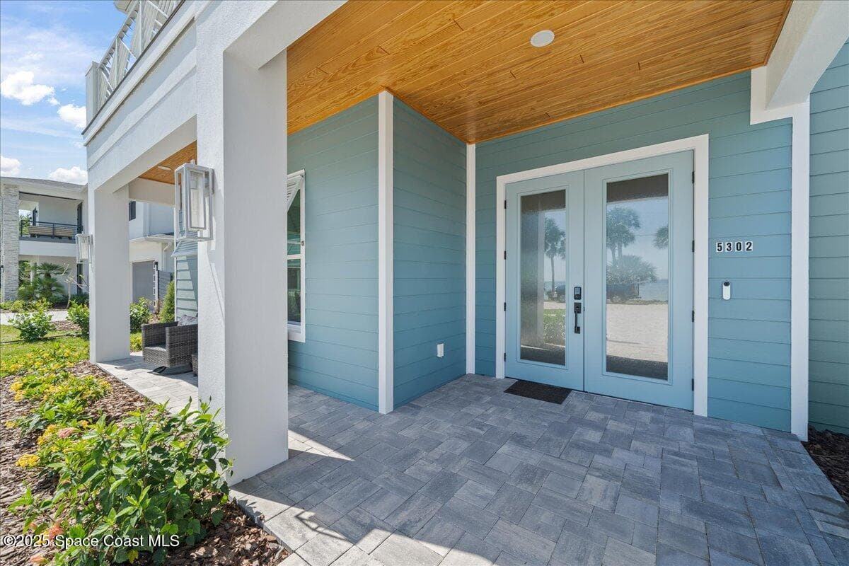 5302 Riveredge Drive photo 4