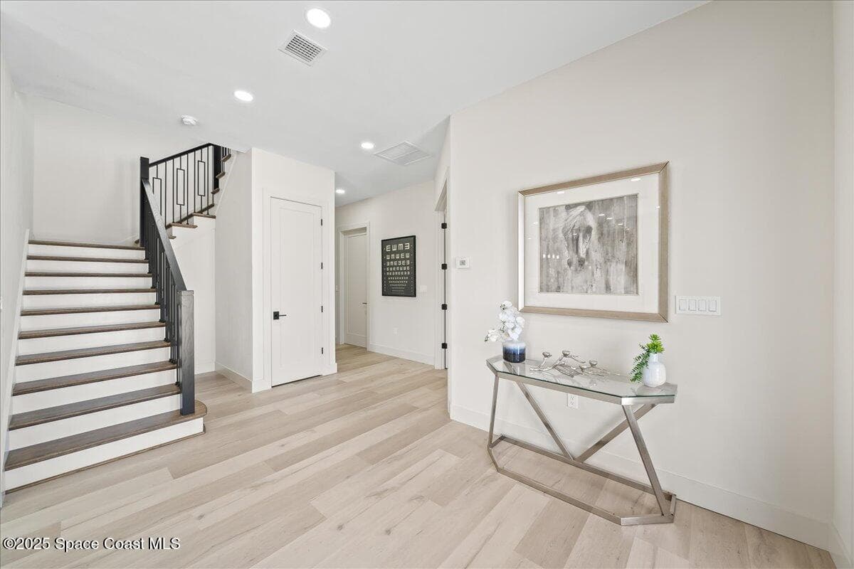 5302 Riveredge Drive photo 6