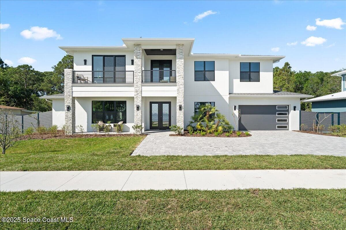 5306 Riveredge Drive photo 1