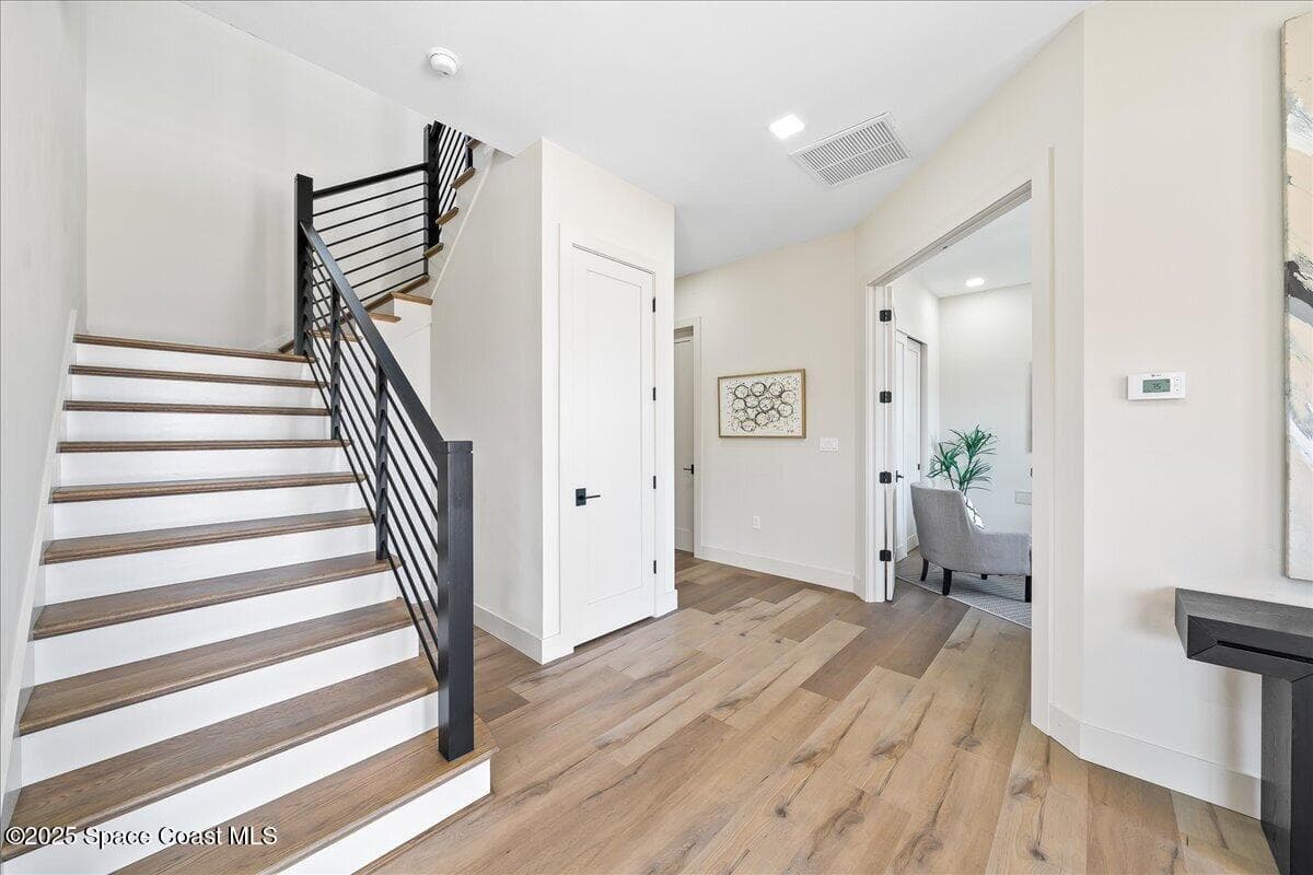 5306 Riveredge Drive photo 8