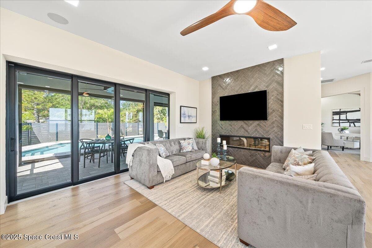 5306 Riveredge Drive photo 11