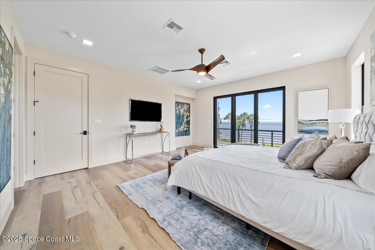 5306 Riveredge Drive photo 20