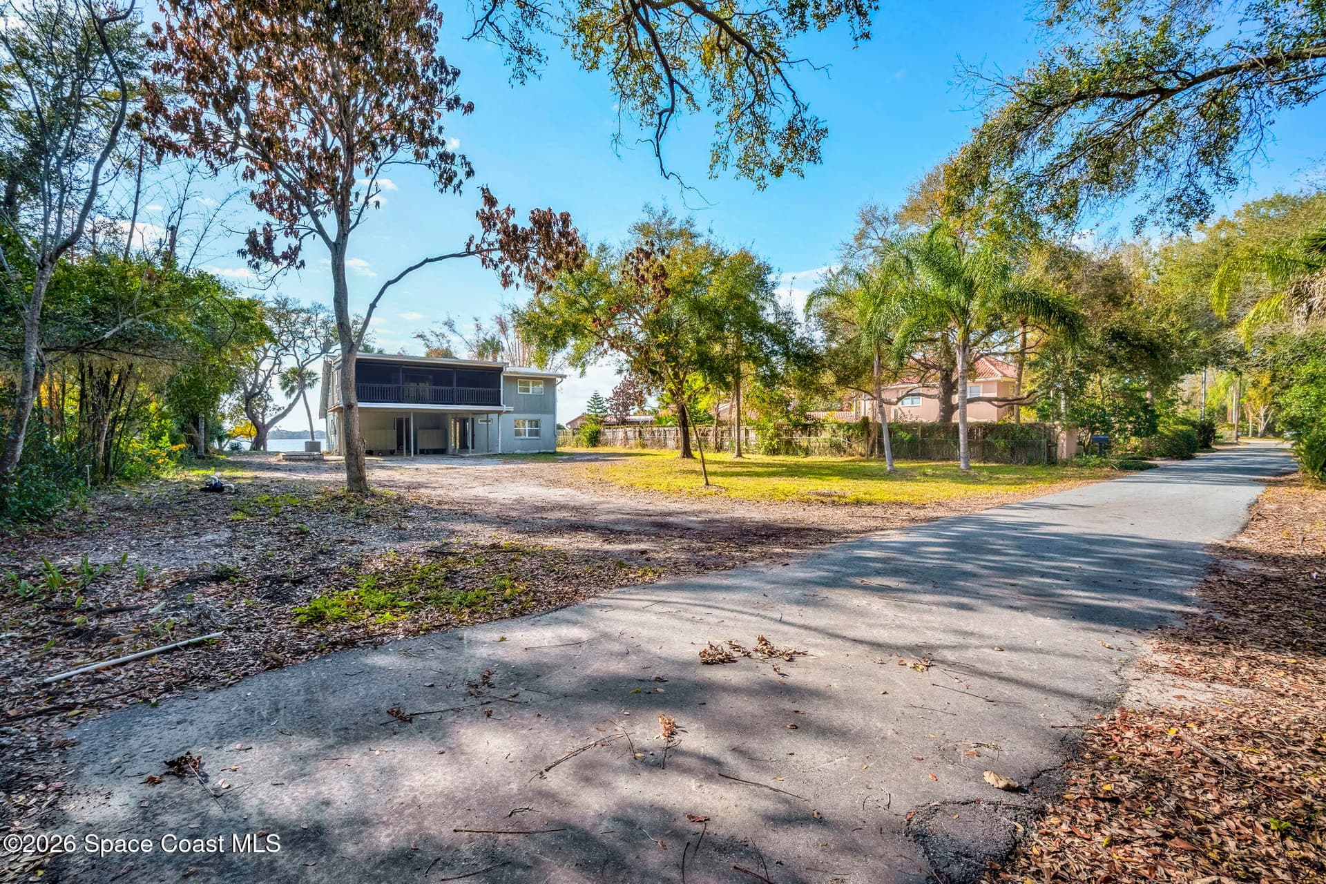 535 Robinhood Drive photo 4