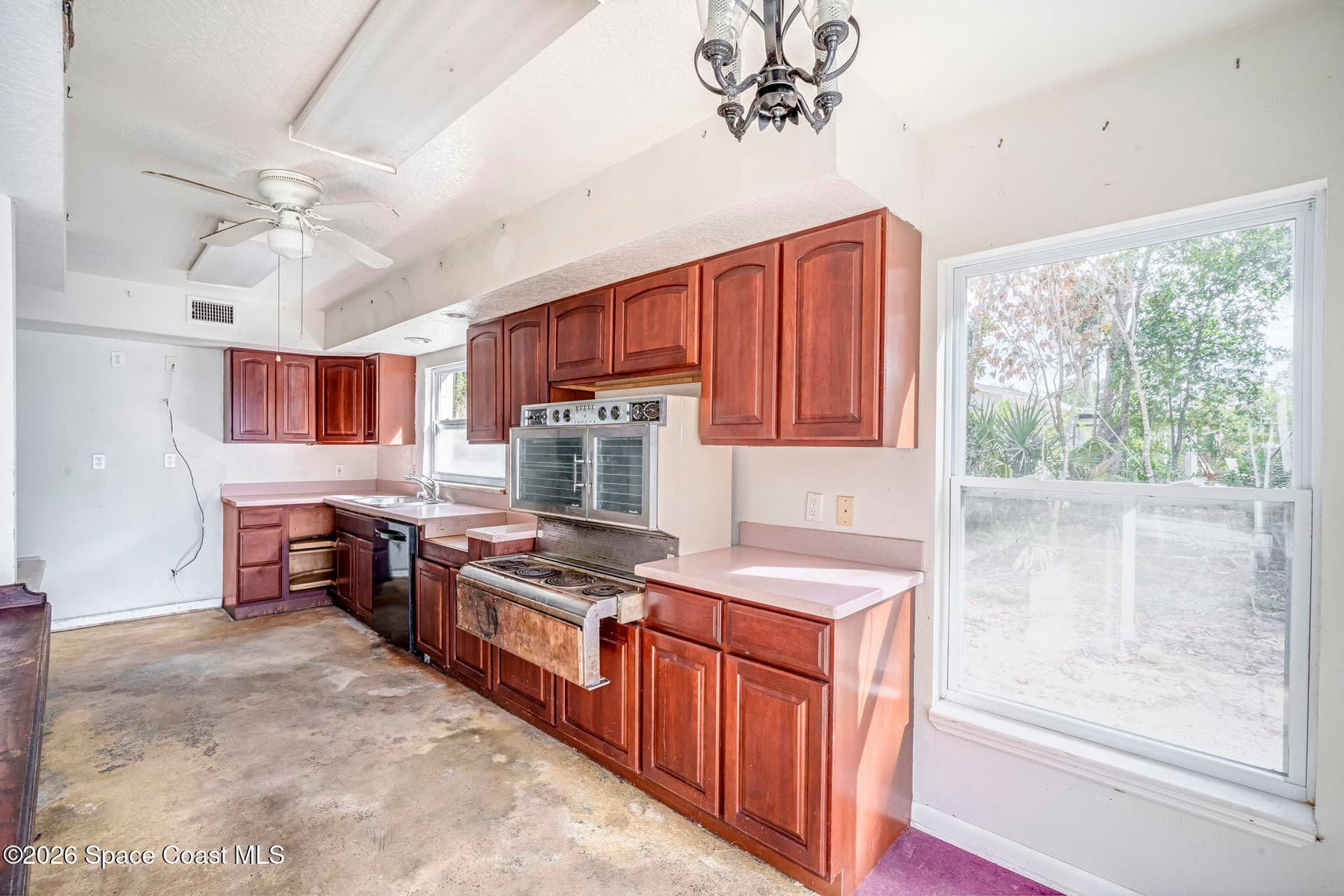535 Robinhood Drive photo 13