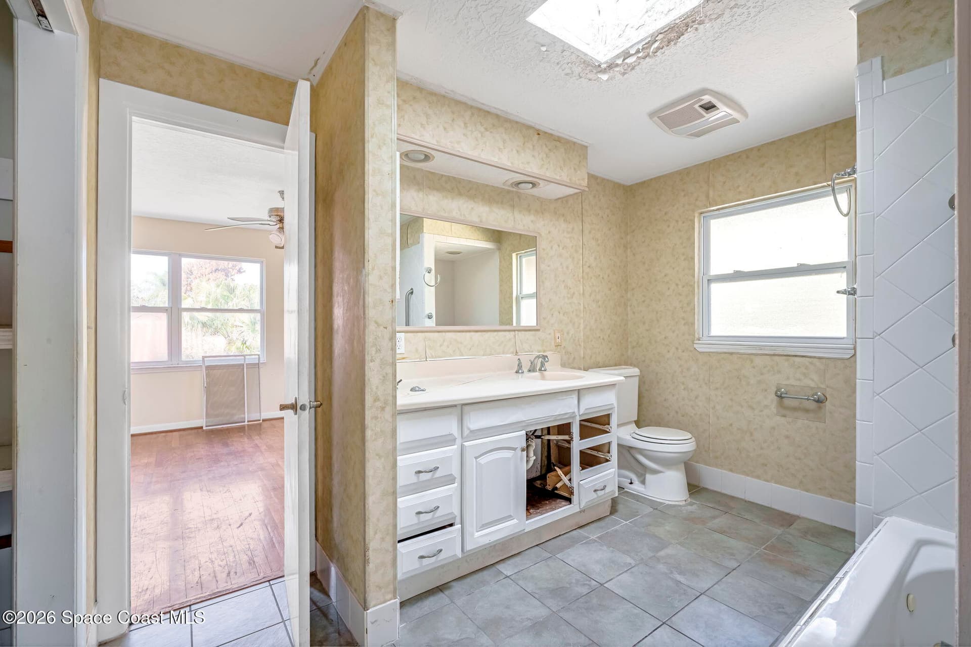 535 Robinhood Drive photo 22
