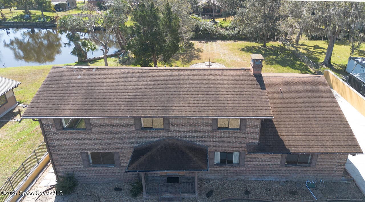 330 Sanchez Avenue photo 3
