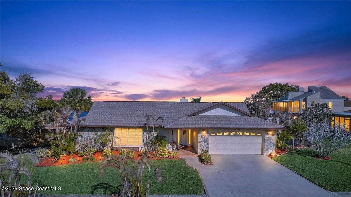 2530 Sykes Creek Drive photo 2